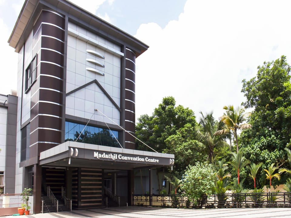 Palette - Madathil Regency Hotel in Kerala