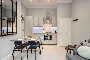 Bright and Modern Bayswater Apartment Hotel in City of Westminster