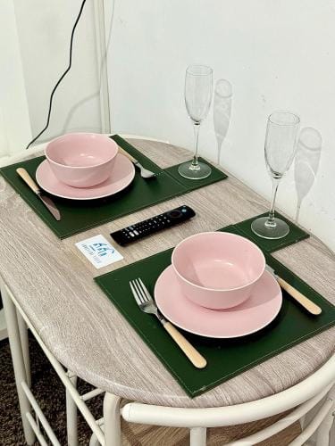 Luxurious 2 Guests studio flat WiFi Free Parking Hotel in Sheffield
