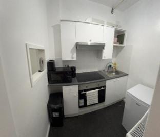 Luxurious 2 Guests studio flat WiFi Free Parking Hotel in Sheffield