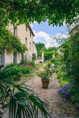 Le Prieure Sainte Croix Hotel in Loudun