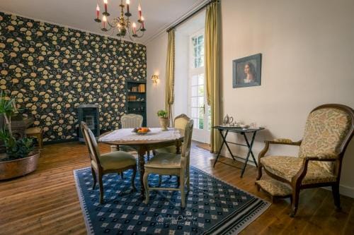 Le Prieure Sainte Croix Hotel in Loudun
