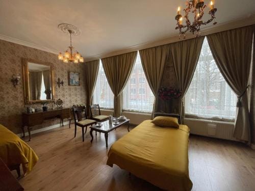LUXURIOUS classical dutch styled ROOM in city centre of The Hague - HOME STAY Hotel in The Hague
