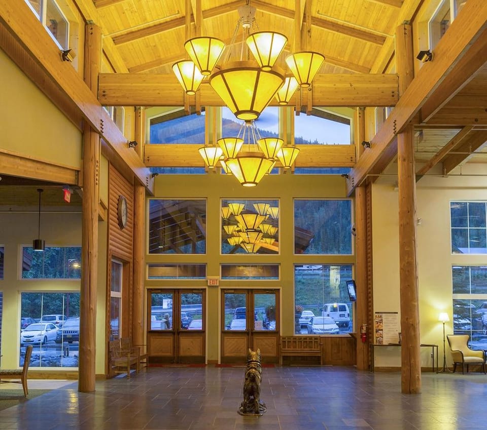 Holland America Denali Lodge Hotel in McKinley Park