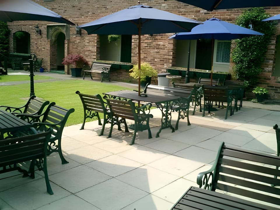The Manor Guesthouse Hotel in Staffordshire Moorlands District