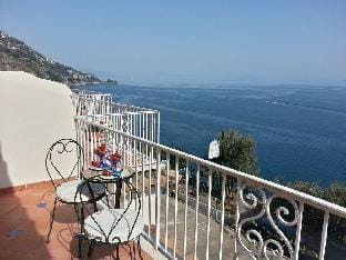 Open Gate Hotel in Praiano