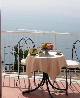 Open Gate Hotel in Praiano