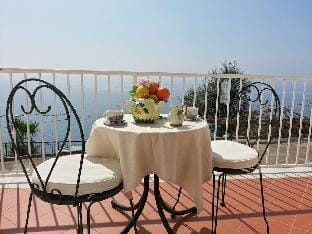 Open Gate Hotel in Praiano