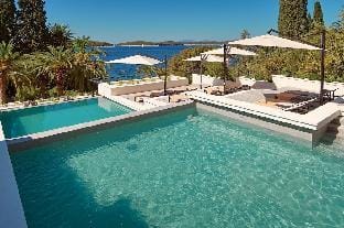 Hotel Moeesy, Blue & Green Oasis Hotel in Hvar