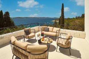 Hotel Moeesy, Blue & Green Oasis Hotel in Hvar