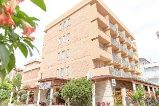Hotel Saint Tropez Hotel in Pineto