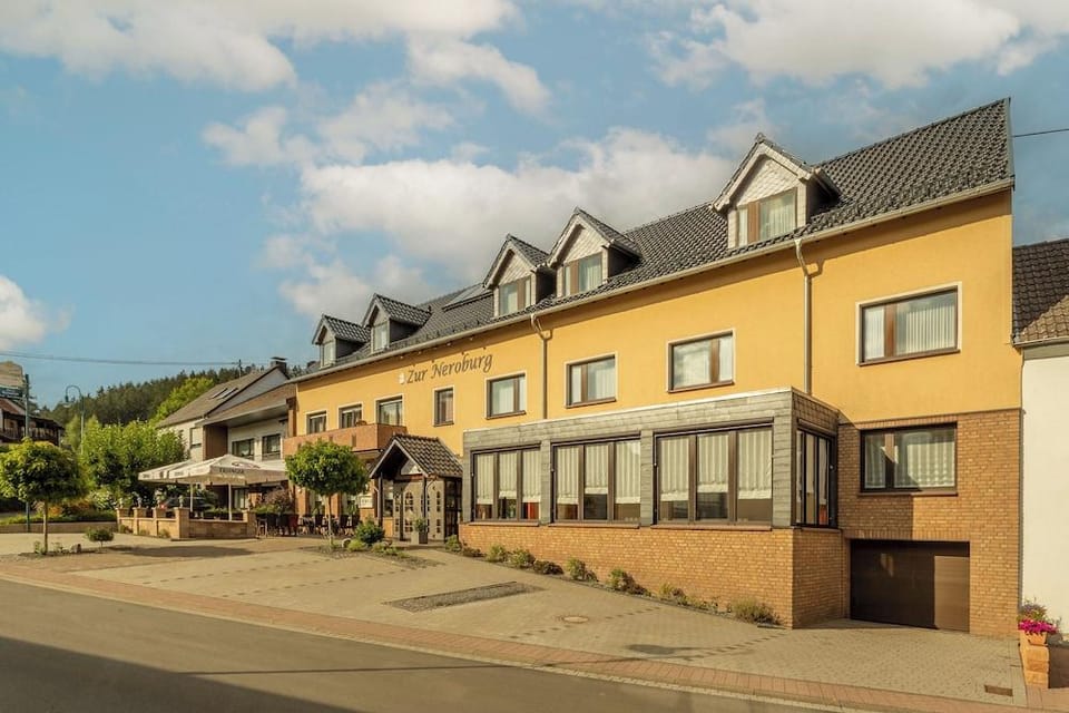 Zur Neroburg Hotel in Vulkaneifel