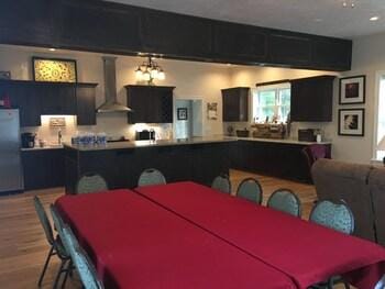 Crystal Run Suites of Springboro Hotel in Lake Erie