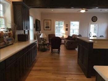 Crystal Run Suites of Springboro Hotel in Lake Erie