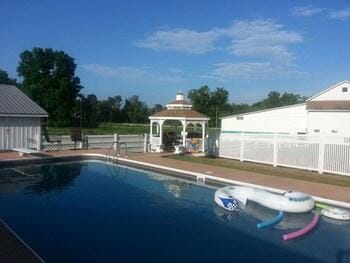 Crystal Run Suites of Springboro Hotel in Lake Erie