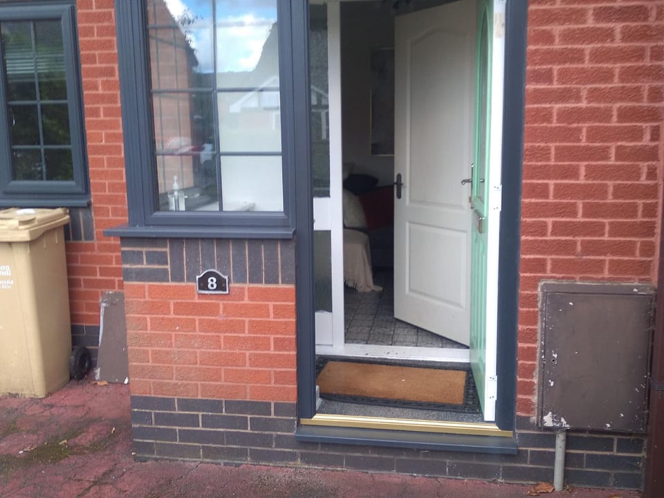 Beautiful 2-bed House in Bolton With Free Parking Hotel in England