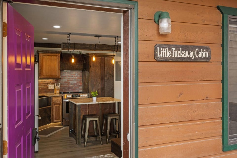 Little Tuckaway Hotel in West Yellowstone