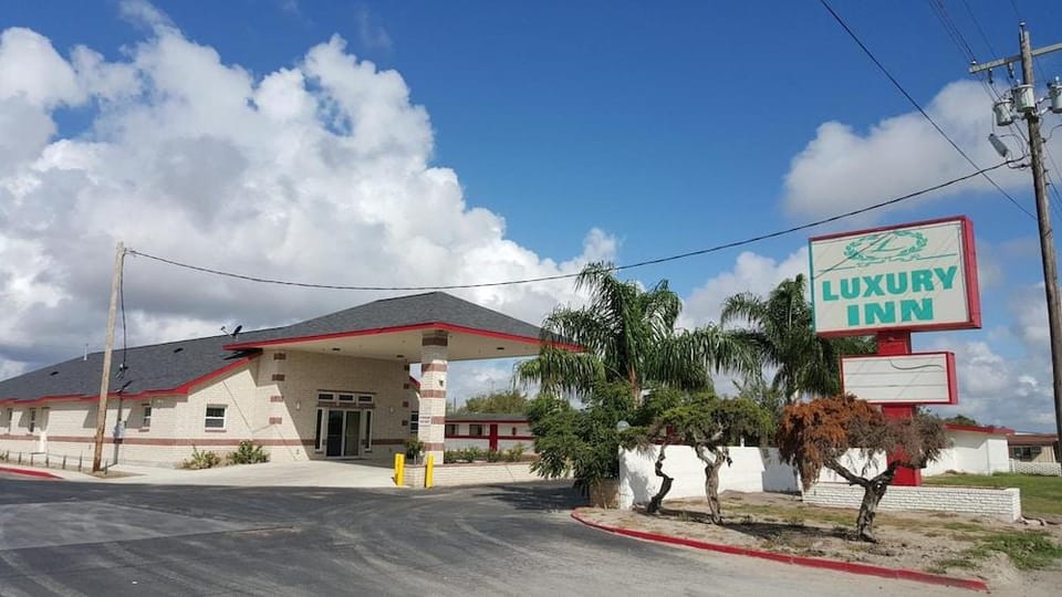 Luxury Inn & RV Park Hotel in Kenedy