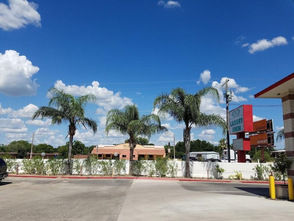 Luxury Inn & RV Park Hotel in Kenedy