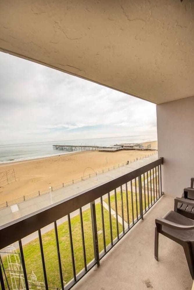Breakers Resort Inn Hotel in Virginia Beach