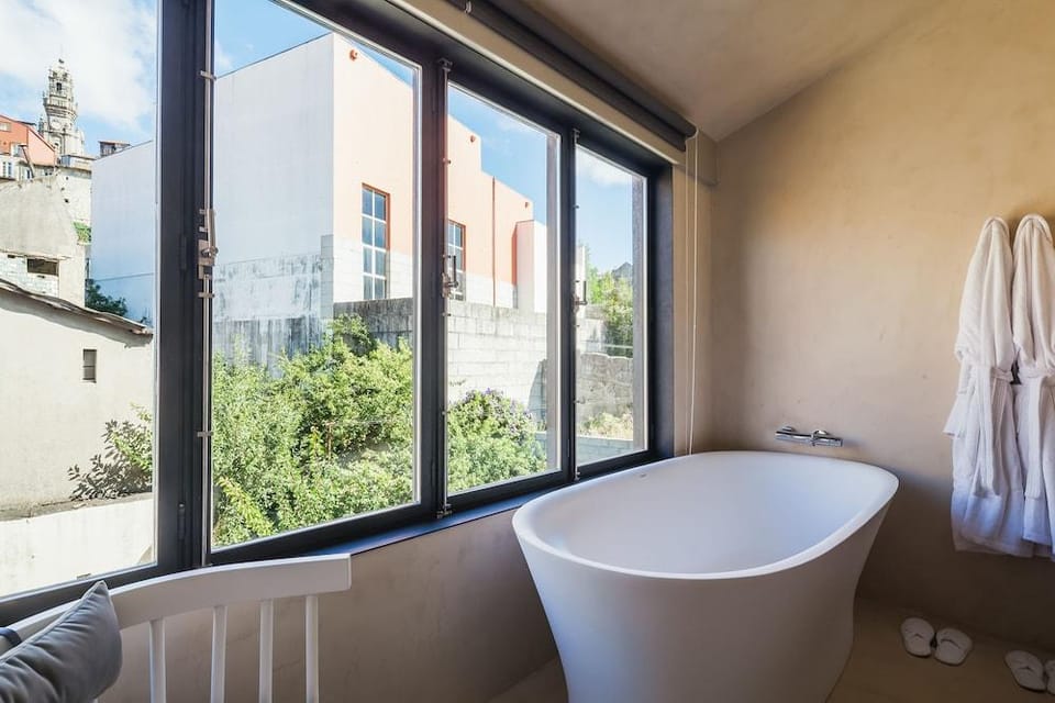 Armazém Luxury Housing Hotel in Porto