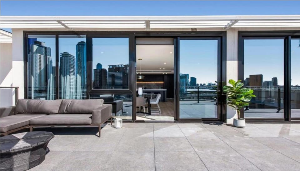 Luxury Penthouse with Bay and City Views Hotel in Southbank
