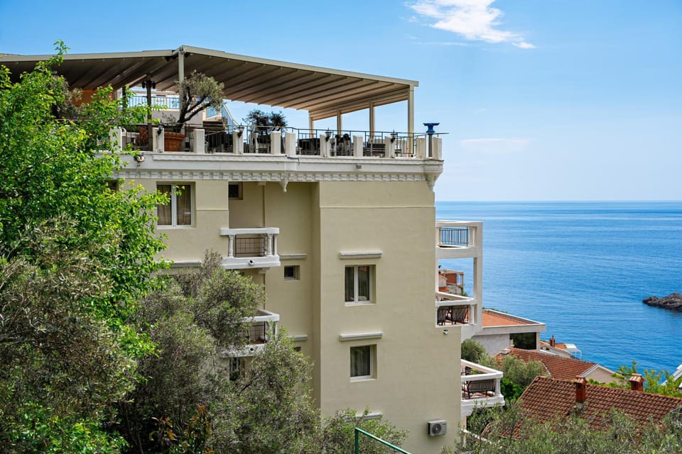 Hotel Adrovic Hotel in Sveti Stefan