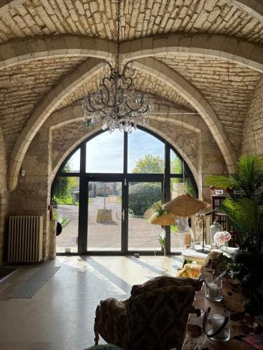 L'abbaye Saint Michel Hotel in Bourgogne-Franche-Comté