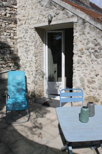 Maison bleue Hotel in Île-de-France