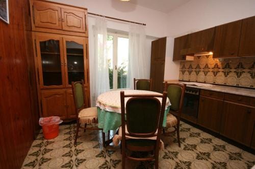 Apartments and rooms with parking space Podgora, Makarska - 6706 Hotel in Split-Dalmatia County