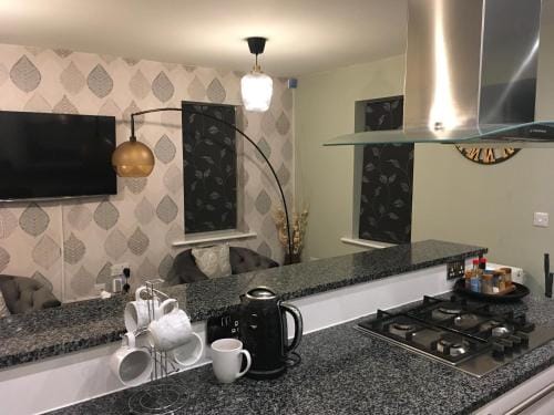 En-suite Room with Super King Size Bed - Free Wifi - Free Parking Hotel in Sheffield