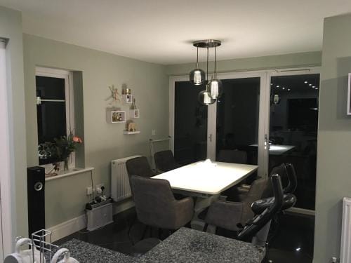 En-suite Room with Super King Size Bed - Free Wifi - Free Parking Hotel in Sheffield