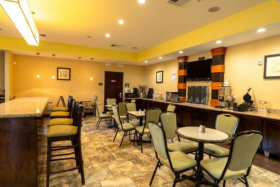 Rivers Inn and Suites Hotel in Three Rivers