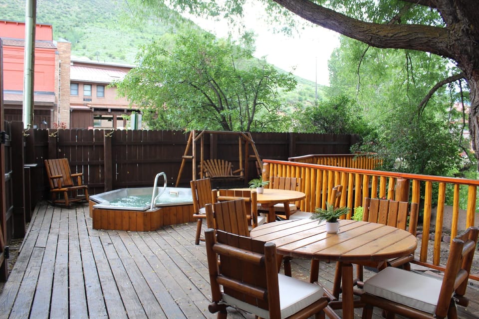 Eagle River Inn Inn in Minturn