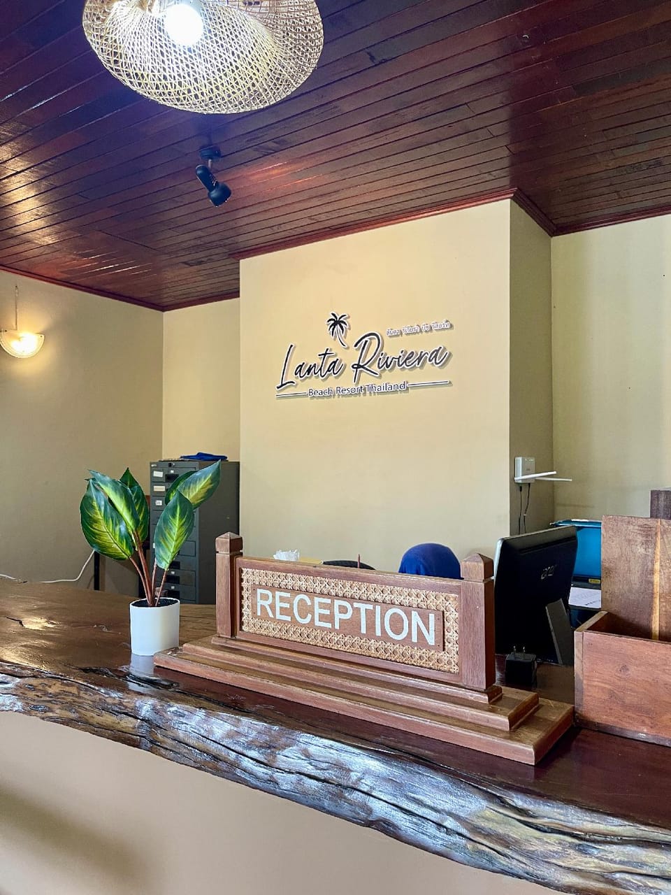 Lanta Riviera Beach Resort Resort in Sala Dan