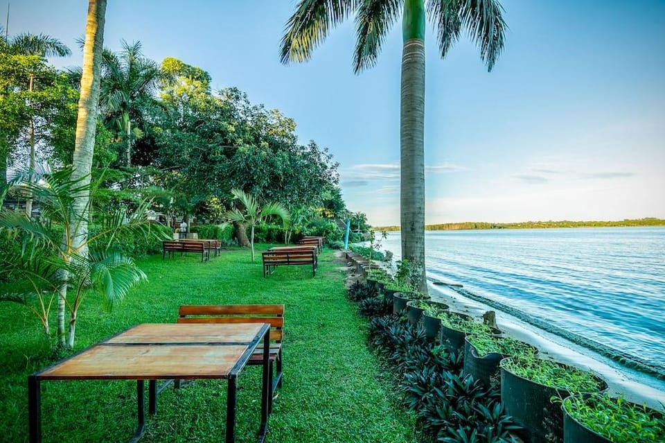 SAFFRON BEACH BISTRO & COTTAGES Resort in Uganda