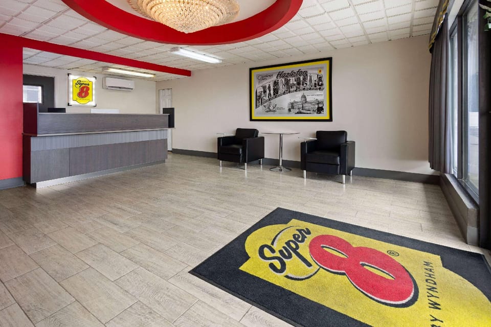 Super 8 by Wyndham Hazleton Hotel in Luzerne County