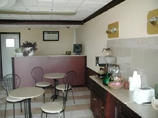 Super 8 by Wyndham Hazleton Hotel in Luzerne County