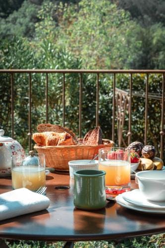 Les Apiers, chambre d'hotes de charme a Carces Hotel in French Riviera