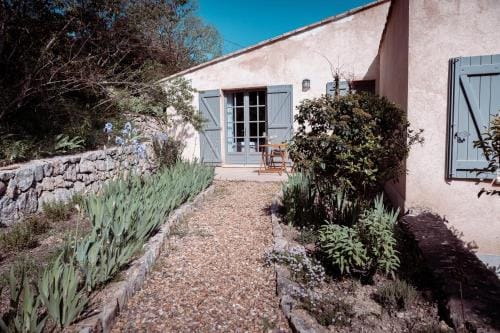 Les Apiers, chambre d'hotes de charme a Carces Hotel in French Riviera