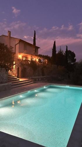 Les Apiers, chambre d'hotes de charme a Carces Hotel in French Riviera