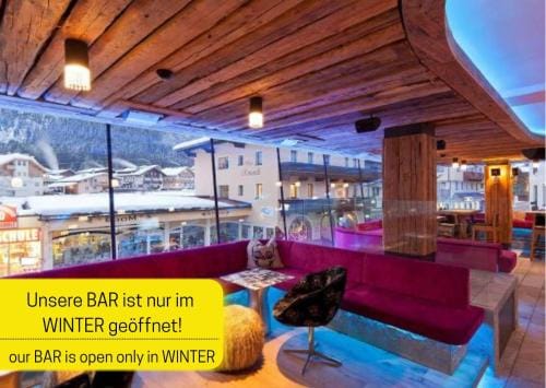 Partyhouse HARAKIRI stay DIFFERENT 60 seconds to MOUNTAINS! Free PARKING! Self CHECK-IN Lodge in Mayrhofen
