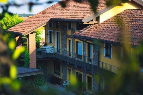 Robin's Nest Hotel in Lombardy