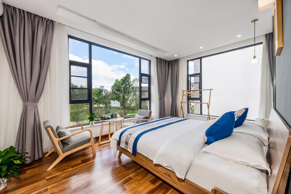 Floral Dali West Beach Xiaoyin Seaview Inn Hotel in China