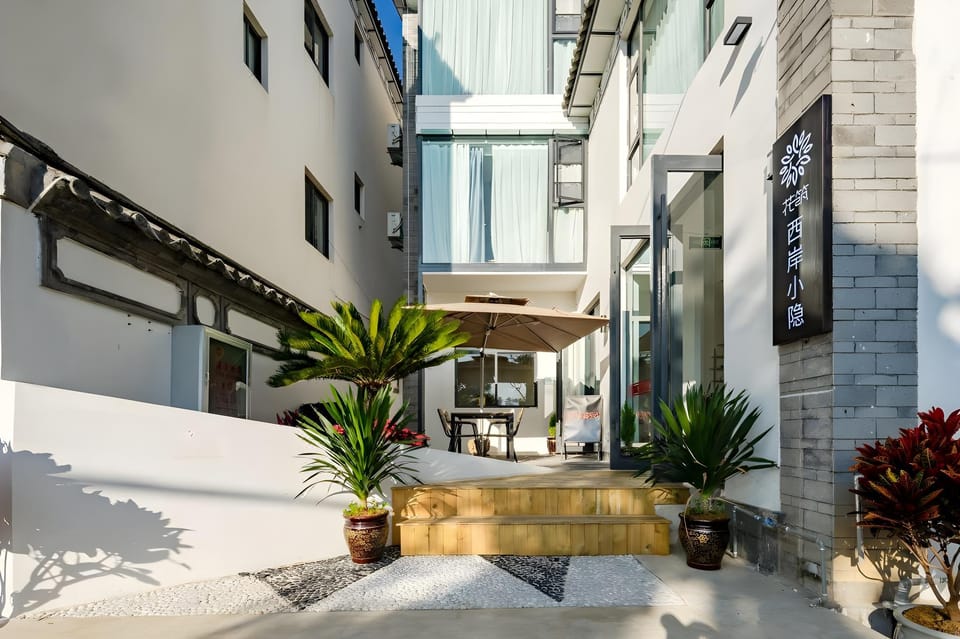 Floral Dali West Beach Xiaoyin Seaview Inn Hotel in China