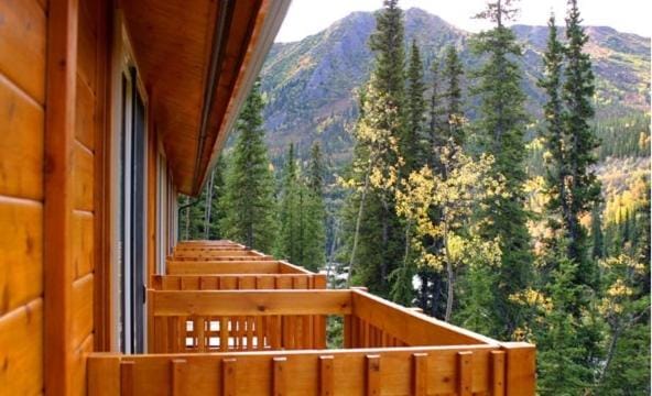 Denali Grizzly Bear Resort Lodge in McKinley Park