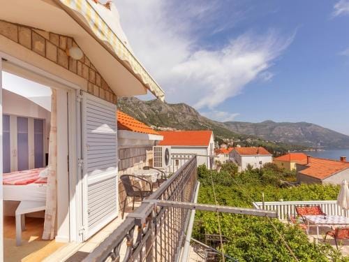 Apartments and rooms with a swimming pool Mlini, Dubrovnik - 23441 Hotel in Dubrovnik-Neretva County
