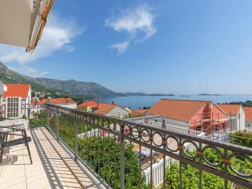 Apartments and rooms with a swimming pool Mlini, Dubrovnik - 23441 Hotel in Dubrovnik-Neretva County
