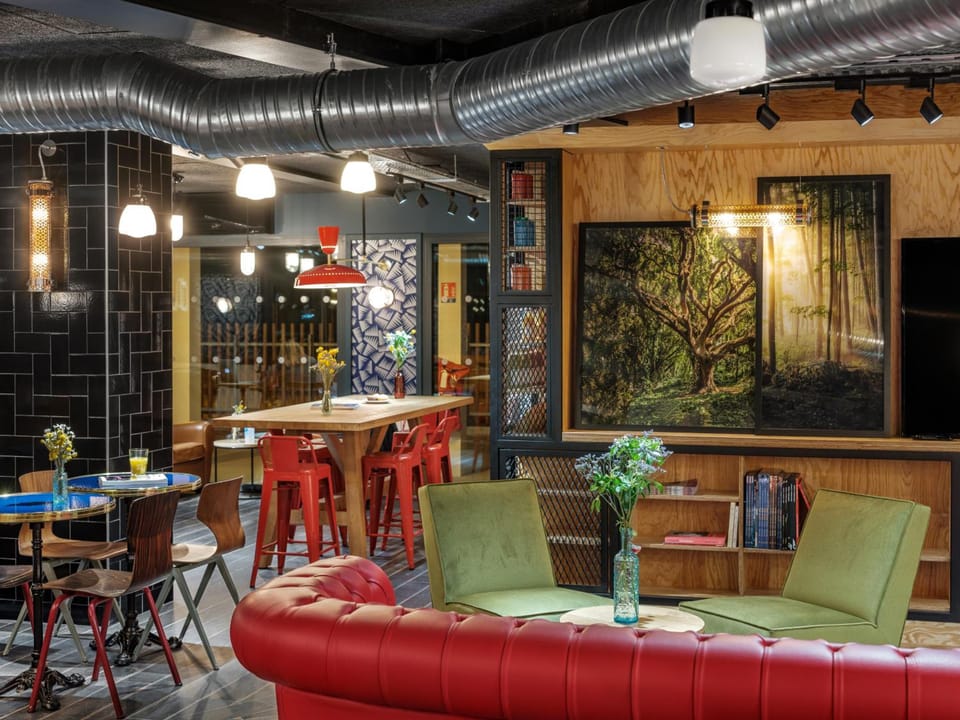 Shared lounge/TV area