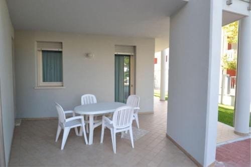 Bright apartment surrounded by greenery - Beahost Hotel in Rosolina Mare